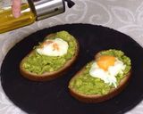 Foto del passaggio 5 della ricetta Avocado Toast con uovo pochè