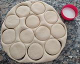 Foto del paso 3 de la receta: Figacitas de manteca, el pan de los amantes de los sanguchitos 😋
