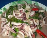 Foto langkah ke 3 dari resep Cumi Kuah Daun Ginseng Jawa.