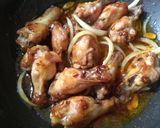 Foto langkah ke 5 dari resep Ayam goreng kecap pedas.