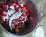 صورة لخطوة 3 من وصفة عصير الفراولة 🍓🍓🍷🍷 الطبيعي والصحي