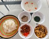 Hình bước làm 4 của món Xôi gà xé. (Nhà có gì nấu đó) 😅