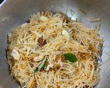 A picture of step 2 of Pink Vermicelli Upma.
