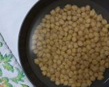 A picture of step 2 of Chickpeas Curry.