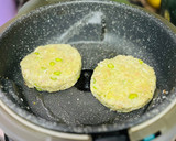 Foto del paso 5 de la receta: Hamburguesa de pollo con trigueros 🐣 🍔 🎋