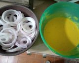 A picture of step 3 of Onion Ring Pakora.