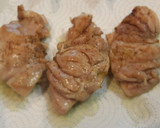 Foto del paso 2 de la receta: Jamoncitos de pollo con chalotas y zanahorias al vino tinto