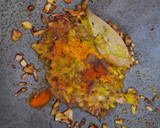 A picture of step 4 of Cabbage matar curry.