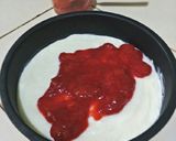 Foto langkah ke 3 dari resep Frozen strawberry no bake cake gluten free.
