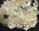 รูปขั้นตอนการทำที่ 2 ของ “ผัดขิงอกไก่”