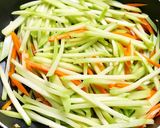 Hình bước làm 2 của món Su Su Cà Rốt Xào Tỏi
