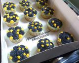 A picture of step 2 of Decorated cup cakes.