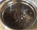 Foto del paso 2 de la receta: Nueces y almendras bañadas en chocolate 🍫