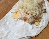 Une image de l'étape 2 de Pizzas 🍕 wrap en triangles 😋 au poulet cheddar.