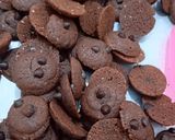 Foto langkah ke 5 dari resep Mini Crunchy Chocochip Putih telur.