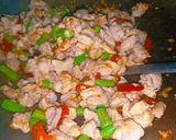 รูปขั้นตอนการทำที่ 4 ของ กระเพราไก่ ใส่ถั่วฝักยาว