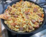 Une image de l'étape 12 de Pâtes d’Alsace aux légumes sautés, saucisses et emmental.