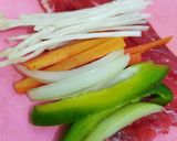 Foto langkah ke 3 dari resep Teriyaki Steak Rolls.