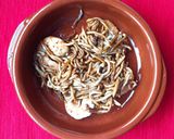 Foto del paso 2 de la receta: Langostinos al cava con gulas y pil pil