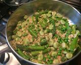 A picture of step 5 of Garlicky Broad Beans, Asparagus & Rice.