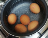 Foto del paso 1 de la receta: Huevos rellenos con remolacha