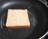 A picture of step 5 of Pizza Toast.