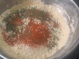 बेसन की नमकीन पूरी (besan ki namkeen puri recipe in Hindi)