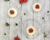 Foto del passaggio 5 della ricetta Panna cotta con pomodorini e origano