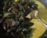 Foto langkah ke 4 dari resep Kerang Hijau Bumbu Kuning (170).