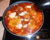 Φωτογραφία βήματος 15 της συνταγής Shakshuka. Αυγά σε σάλτσα ντομάτας