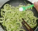Hình bước làm 2 của món Khổ qua tây xào trứng vịt