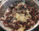 Foto del paso 5 de la receta: Quiche de Morcilla, Repollo, Pera y Piñones