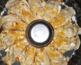 A picture of step 5 of Flower petal pizza.