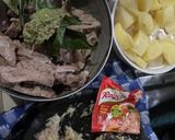 Foto langkah ke 1 dari resep Semur Daging Kentang.
