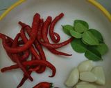 Foto langkah ke 2 dari resep Sumsum Sapi masak Balado.