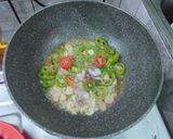 Foto langkah ke 3 dari resep Tumis Tongkol Pedas.