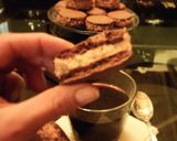 Foto del paso 13 de la receta: Alfajores de maizena reversionados - Masa de cacao y relleno de bon o bon casero 🥜 🫶🏻