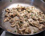 A picture of step 4 of Muhroom sauce.