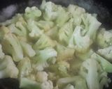 A picture of step 1 of Shahi Cauliflower Korma.