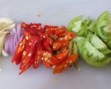 Foto langkah ke 2 dari resep 25. Pindang tongkol tumis pedas.