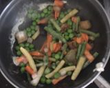 Foto del paso 6 de la receta: Coliflor con verduras estilo arroz tres delicias frito oriental