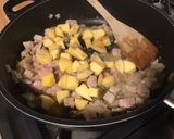 Une image de l'étape 9 de Sauté de porc aux pommes de terre et coing.