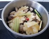 Hình bước làm 4 của món Nghêu nấu ngót