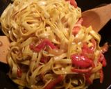 Foto del paso 4 de la receta Nidos de pasta con cúrcuma, comino, cebolla y pimiento rojo