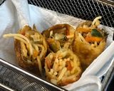 A picture of step 2 of Chicken spring noodles roll.