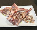 Foto del paso 1 de la receta: Paletilla y pierna de lechazo asado en olla lenta