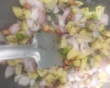 A picture of step 2 of Kanda poha.