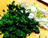 Foto del paso 2 de la receta: Muffins y budín de espinaca, cebollita y algo más 😋