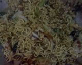 Foto langkah ke 5 dari resep Mie Goreng Pedas Spesial.