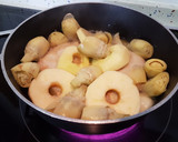 Foto del paso 7 de la receta: Pollo a la mostaza con manzana y alcachofas